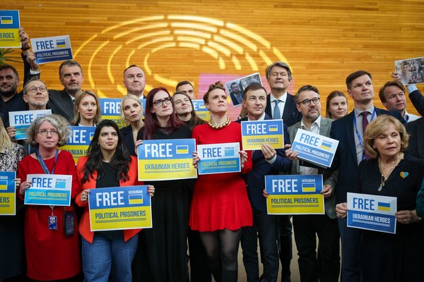 fotka ze psaní Stovky dopisů politickým vězňům z řad Ukrajinců, Krymčanů a Krymských Tatarů